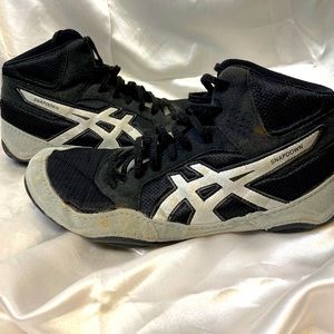 Like new, ASICS  Snapdown 2 Wrestling Shoes 1081A026. Size 9.